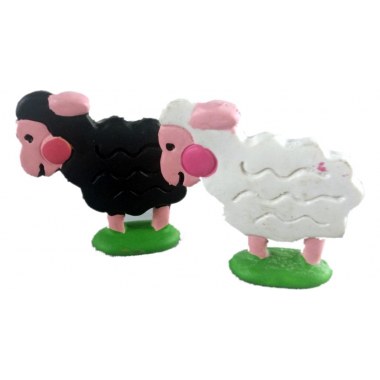 Dekoracja gumowa owca 4cm figurka czarna/biała